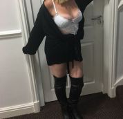 100% british kimberly waiting to pleasure you